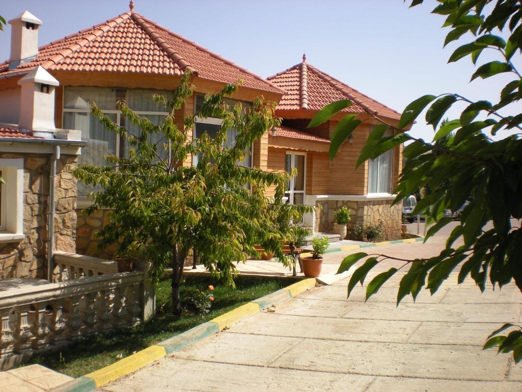 Le Palais Des Cerisiers Hotel Azrou Exterior photo